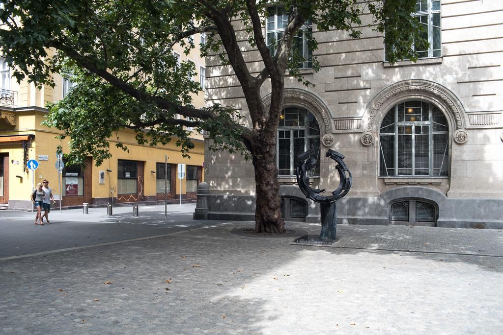 Inviting Flat In The Heart Of Town Apartment Budapest Exterior photo